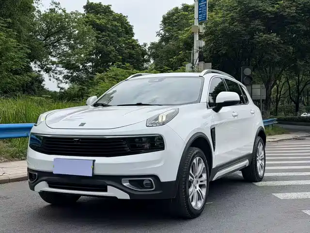 2020 Lynk & Co 01