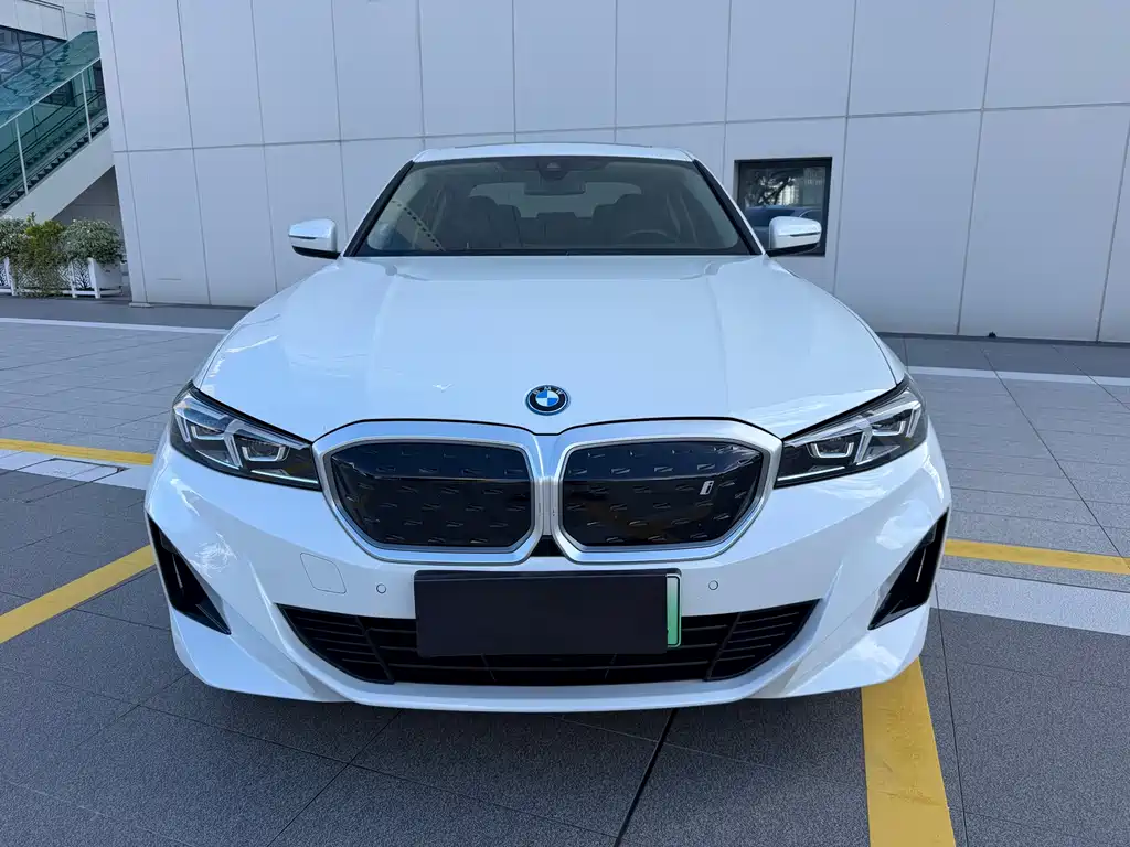 BMW i3 2022 eDrive 35 L