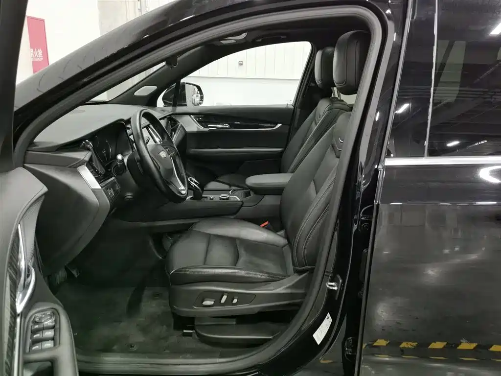 Cadillac XT6 2022 2.0T мест Luxury