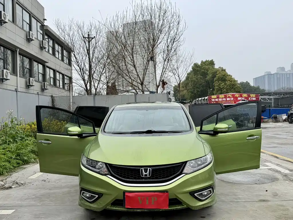 Honda Jade 2013 1.8L CVT Luxury 5 мест