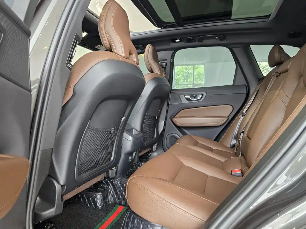 Volvo XC60 2022 B5 Luxury
