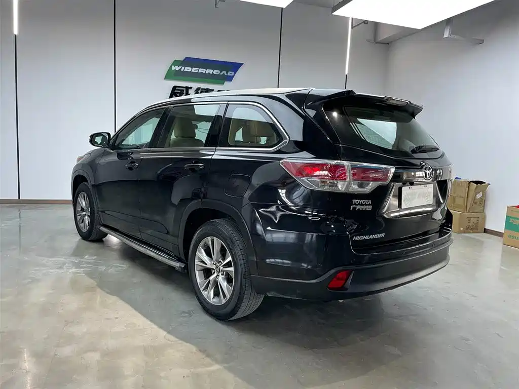 TOYOTA HIGHLANDER