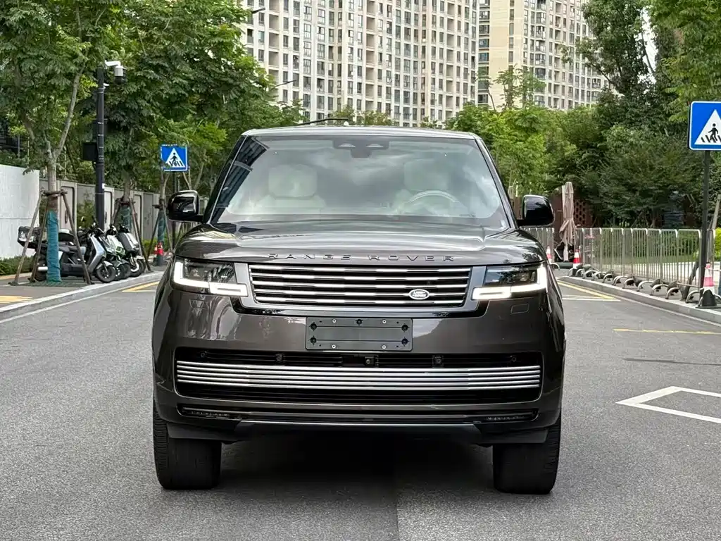 Land Rover Range Rover 2023 4.4 V8 530PS