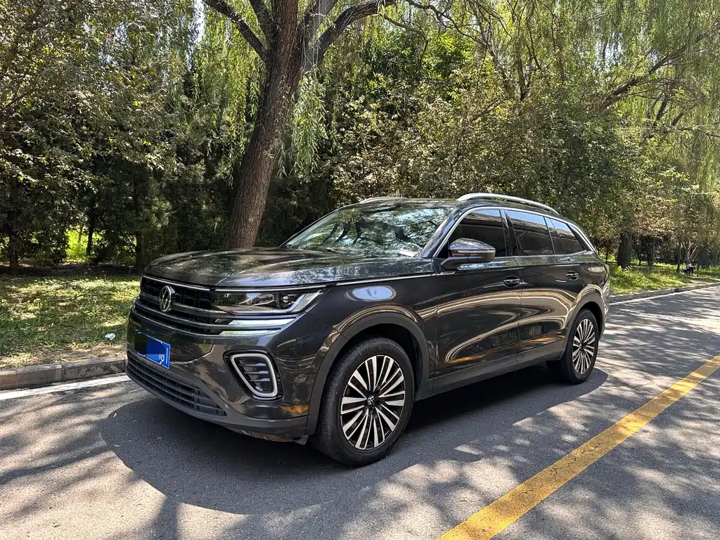 Volkswagen Tavendor 2023 330TSI Luxury