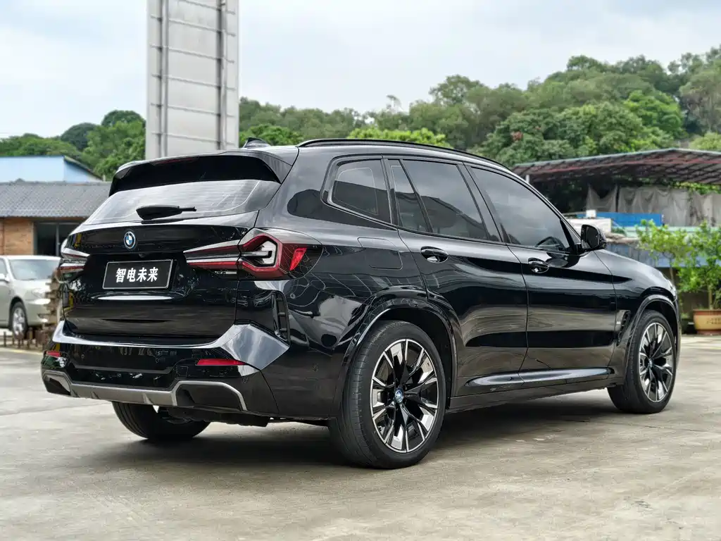 BMW iX3