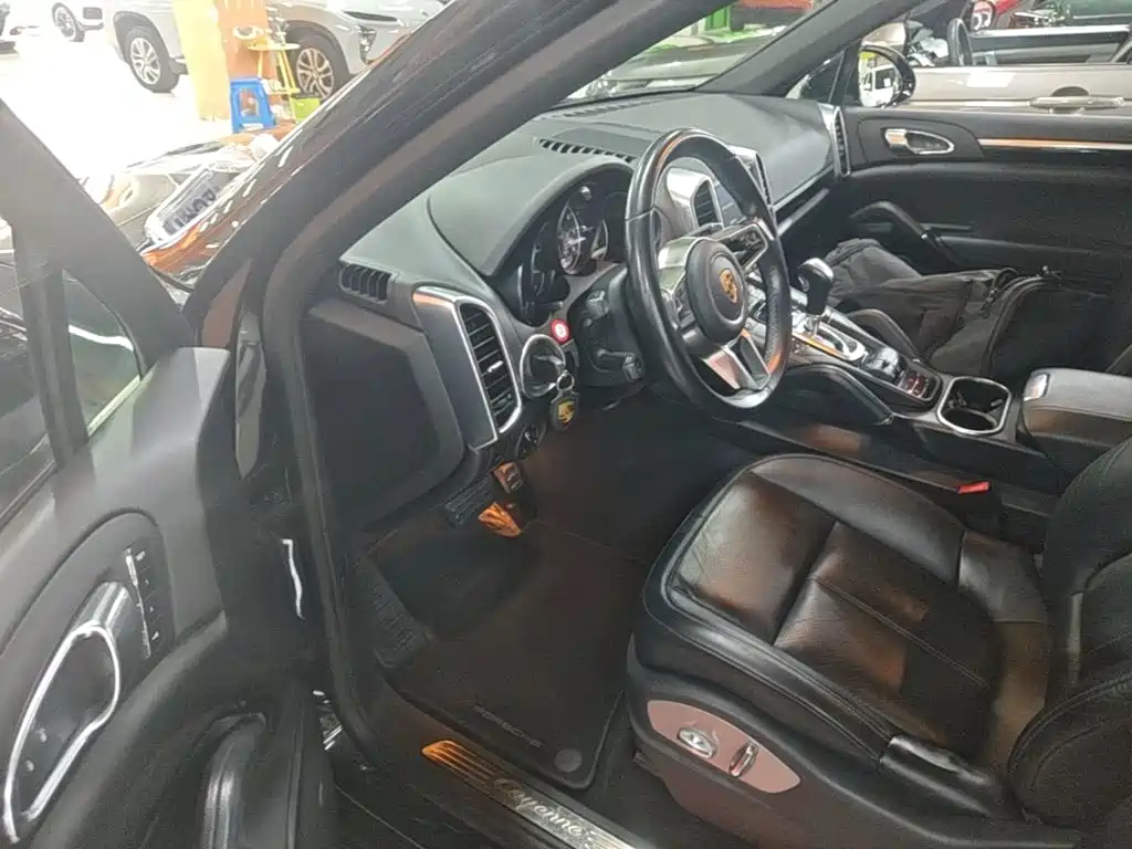 Porsche Cayenne — миниатюра 16