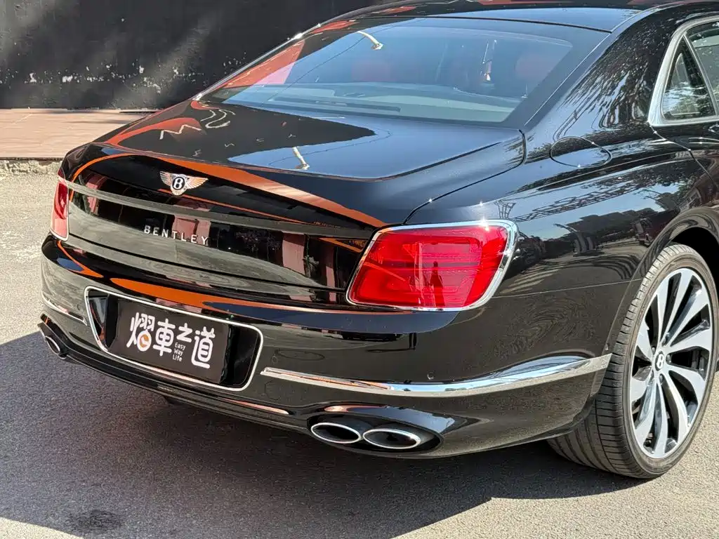 Bentley Flying Spur — миниатюра 31