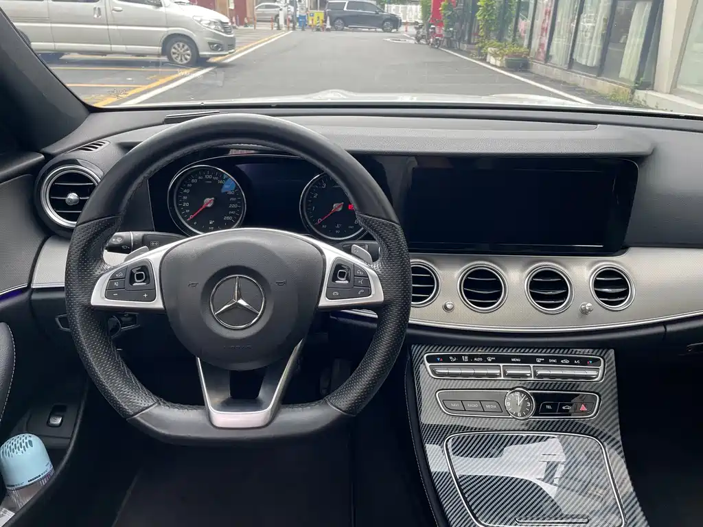 Mercedes-Benz E-Class — миниатюра 8