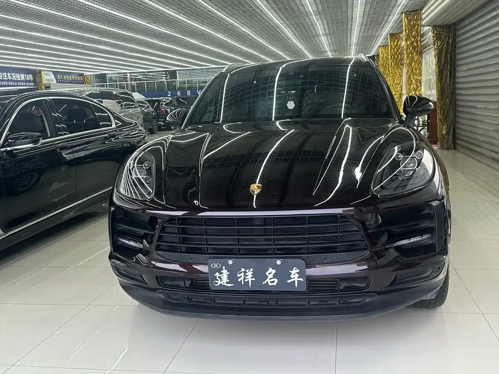PORSCHE MACAN