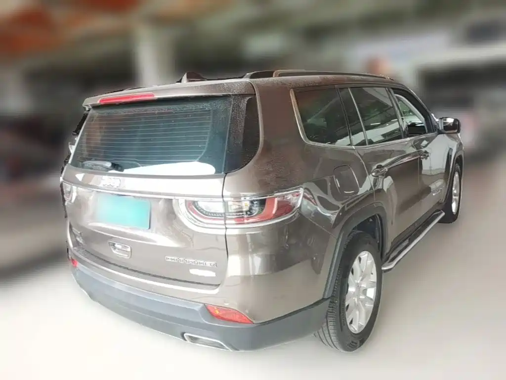 Jeep Commander — миниатюра 12