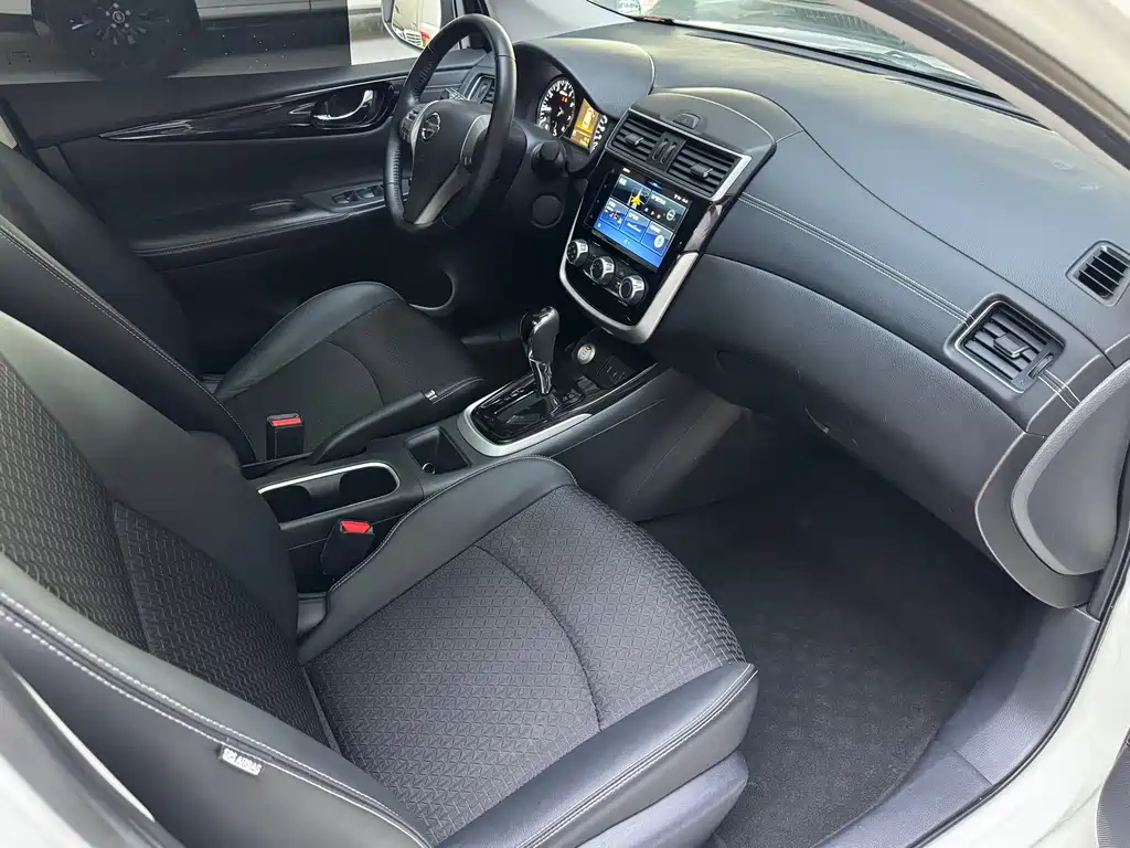Nissan Tiida — миниатюра 12