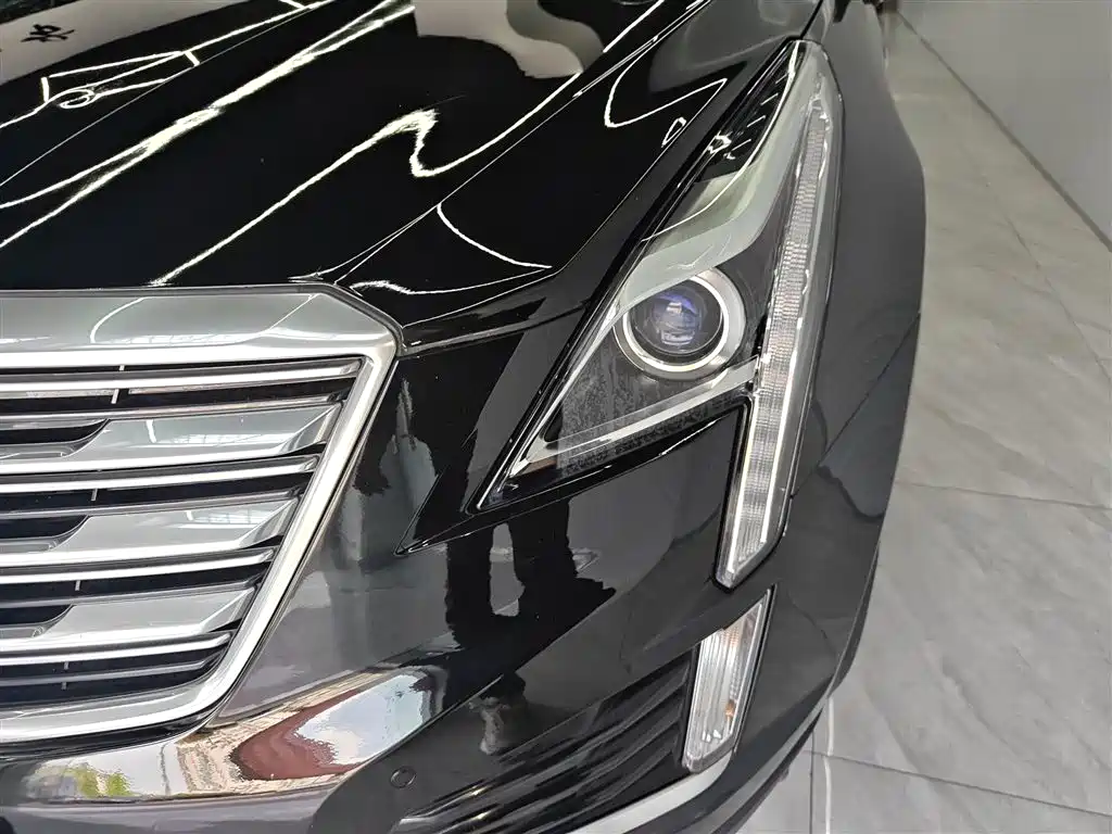 Cadillac XT5 - фото 14