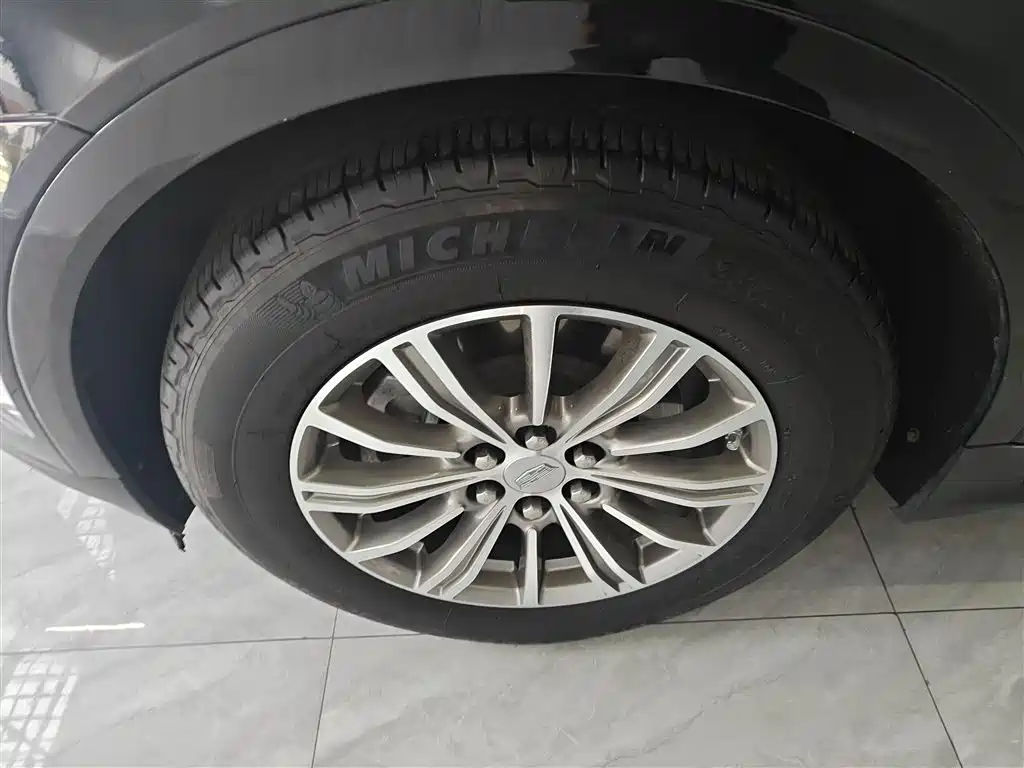Cadillac XT5 - фото 19