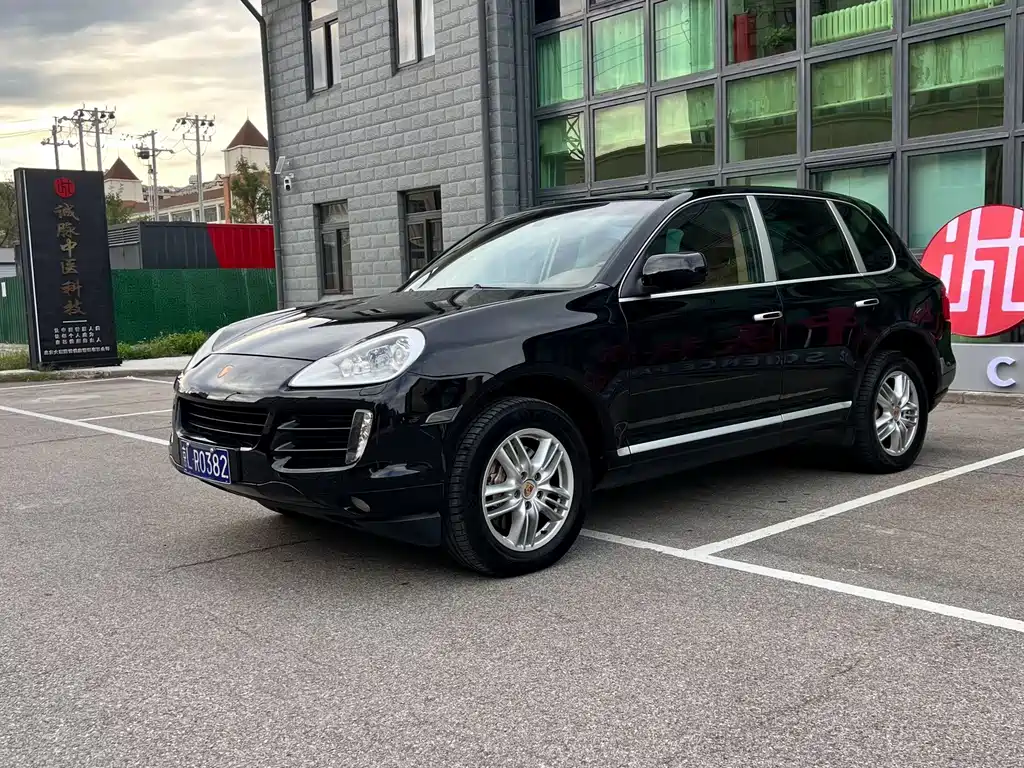Porsche Cayenne — миниатюра 3