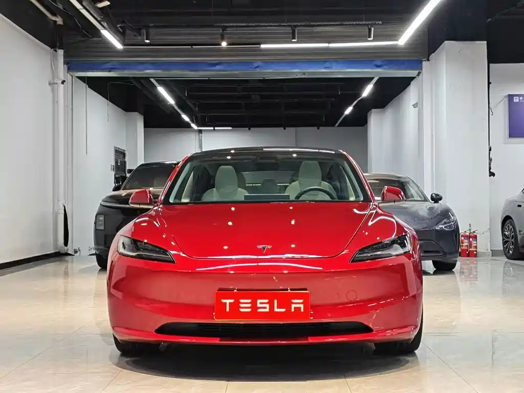 Tesla Model 3 — миниатюра 2