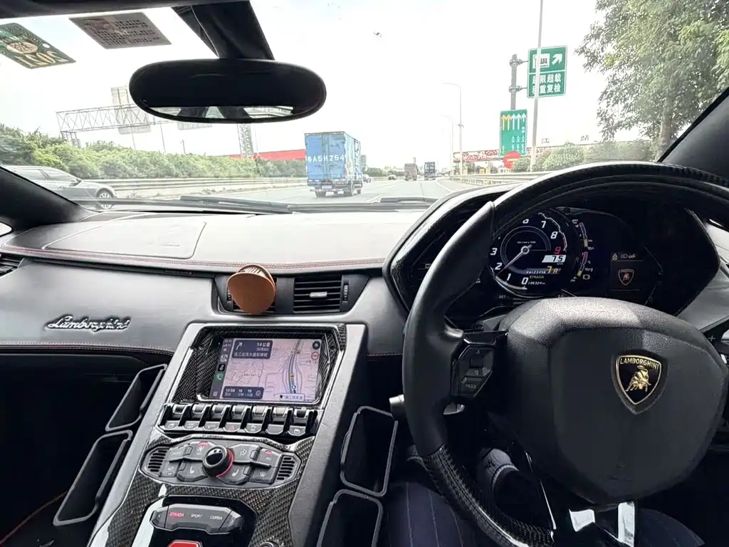 Lamborghini Aventador 2011 LP 700-4