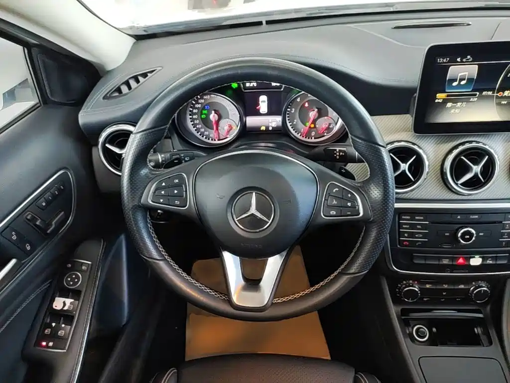 Mercedes-Benz GLA — миниатюра 11