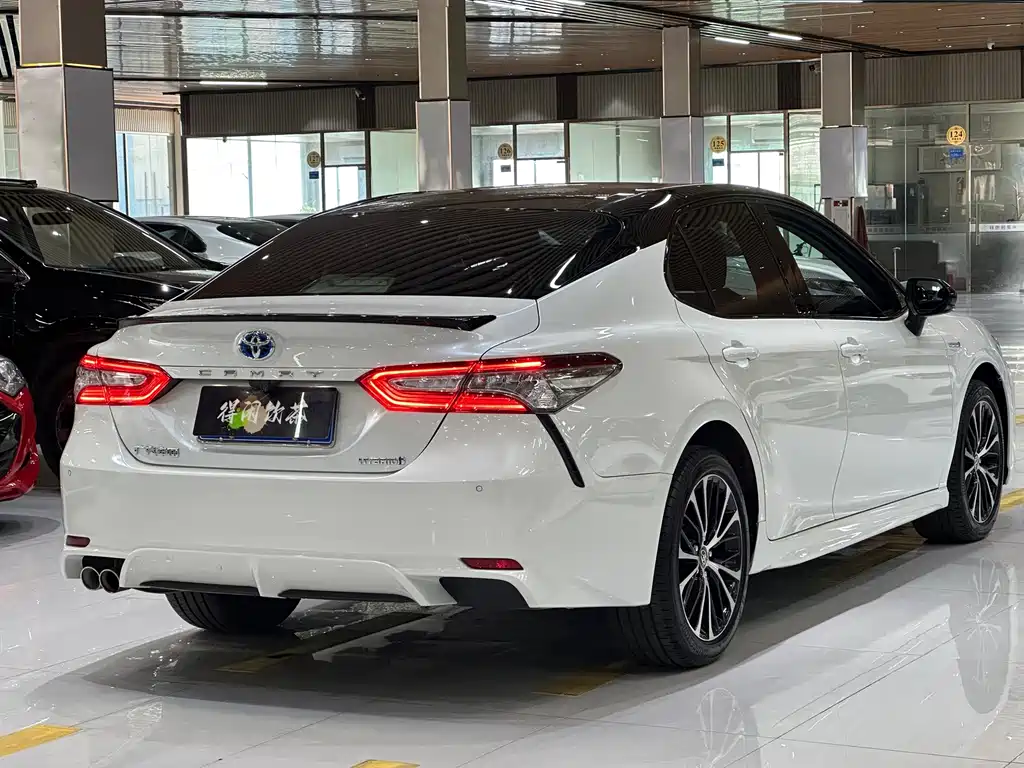 Toyota Camry — миниатюра 18