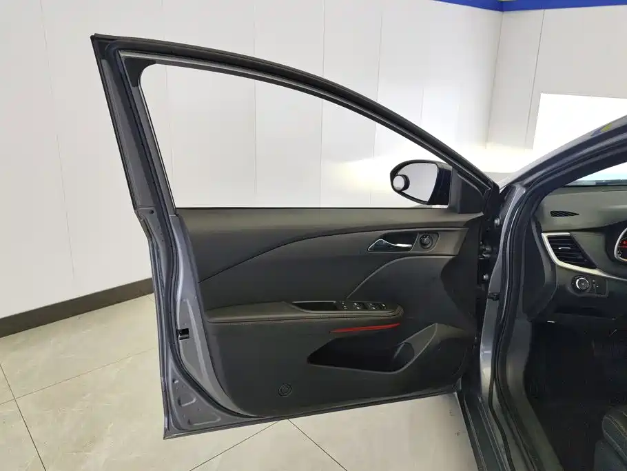 Chevrolet Monza — миниатюра 7