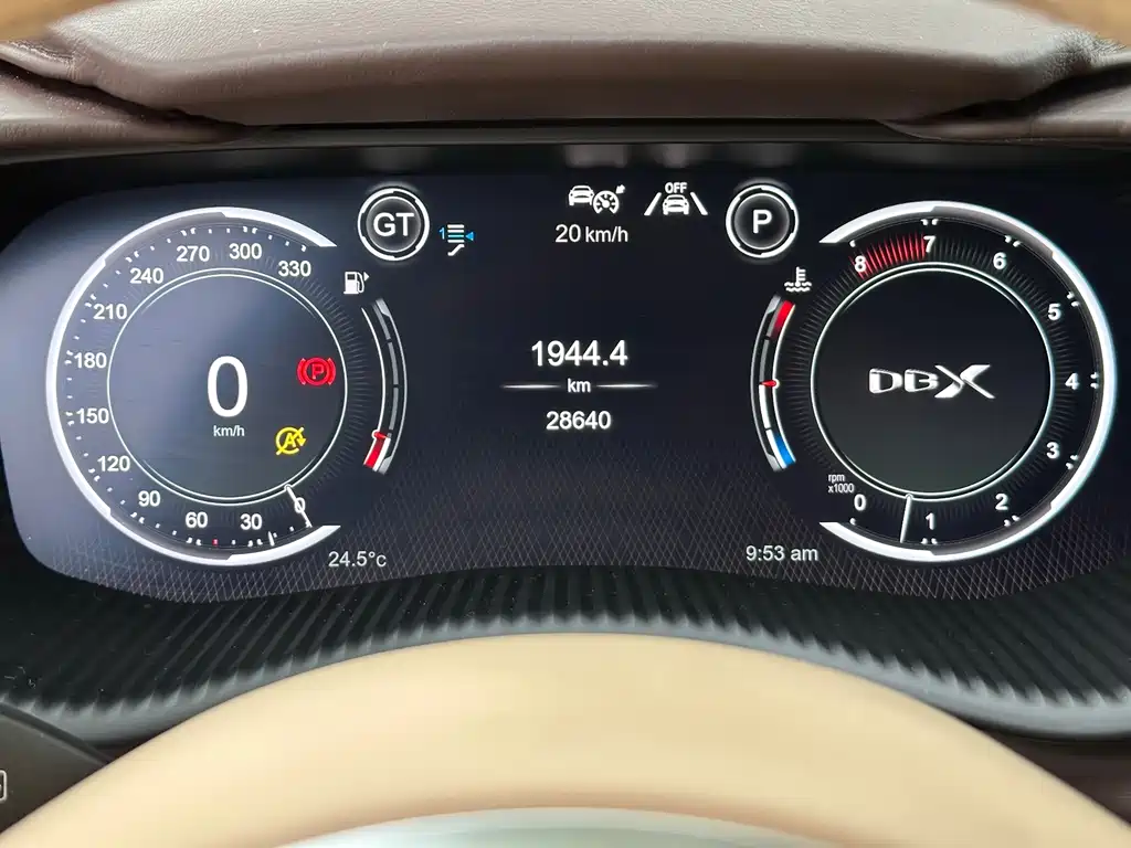 Aston Martin DBX — миниатюра 24
