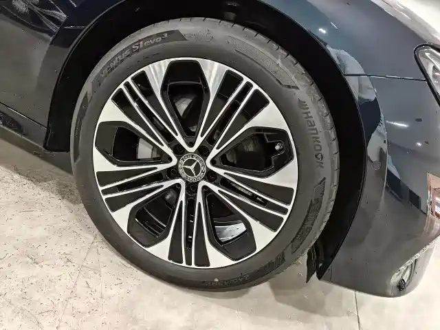 Mercedes-Benz E-Class — миниатюра 12