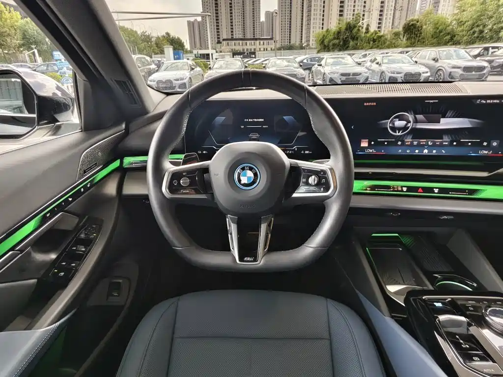 BMW i5 — миниатюра 12