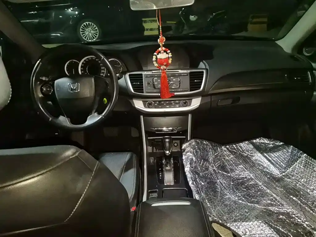 Honda Accord — миниатюра 13