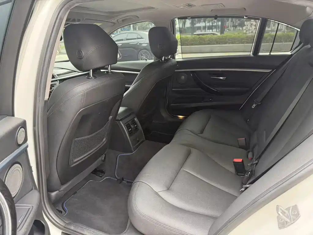 BMW 3 Series — миниатюра 7