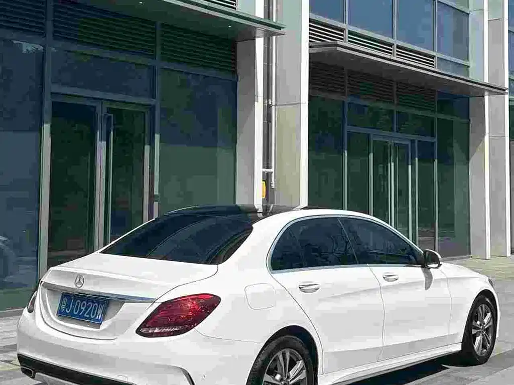 Mercedes-Benz C-Class — миниатюра 3