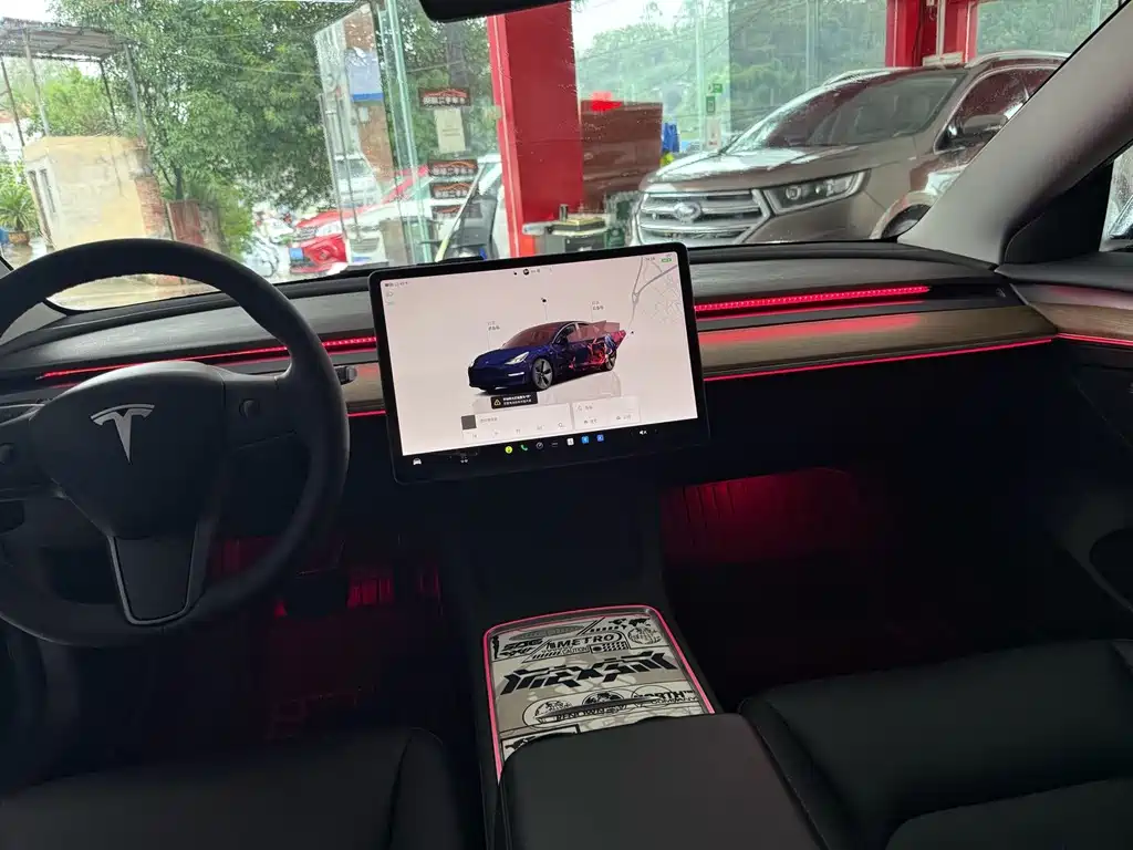 Tesla Model 3 — миниатюра 4