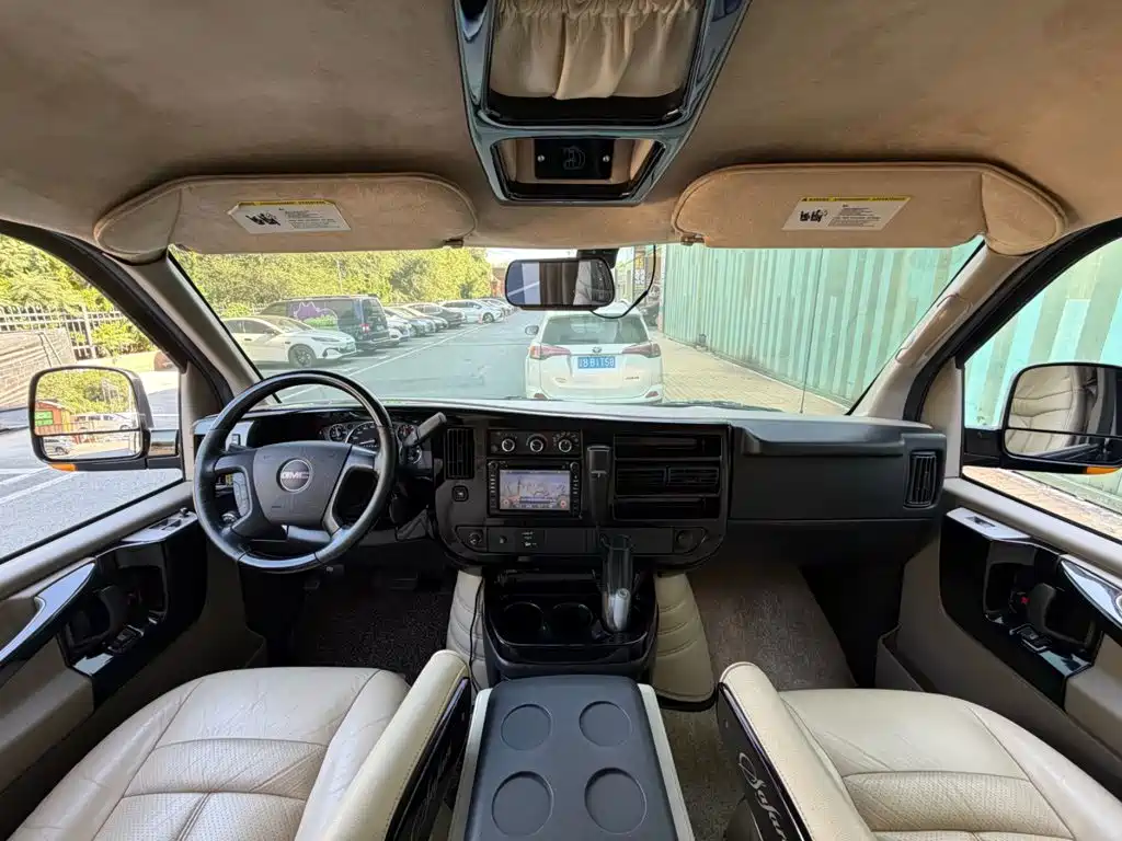 GMC Savana — миниатюра 4