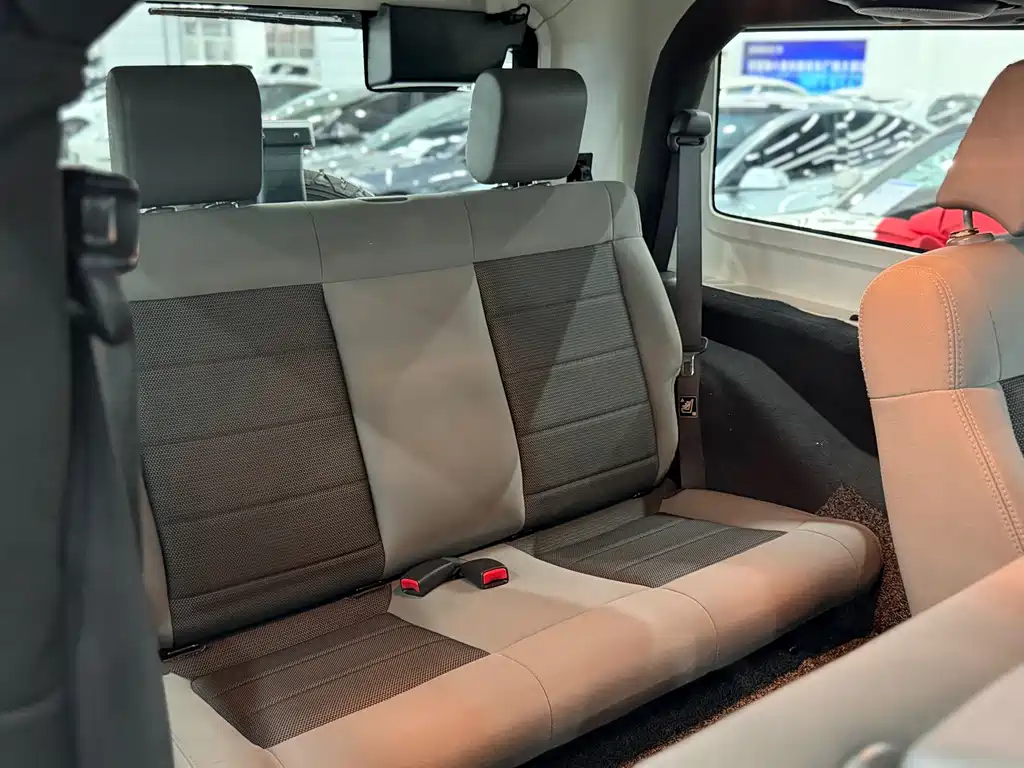 Jeep Wrangler — миниатюра 10