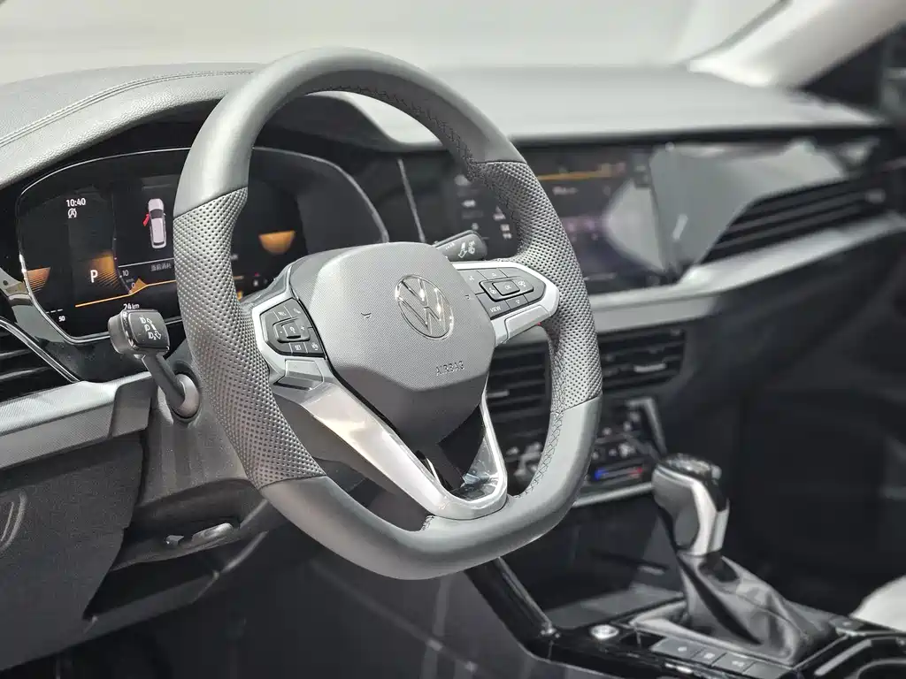 Volkswagen Passat 2025 330TSI Elite