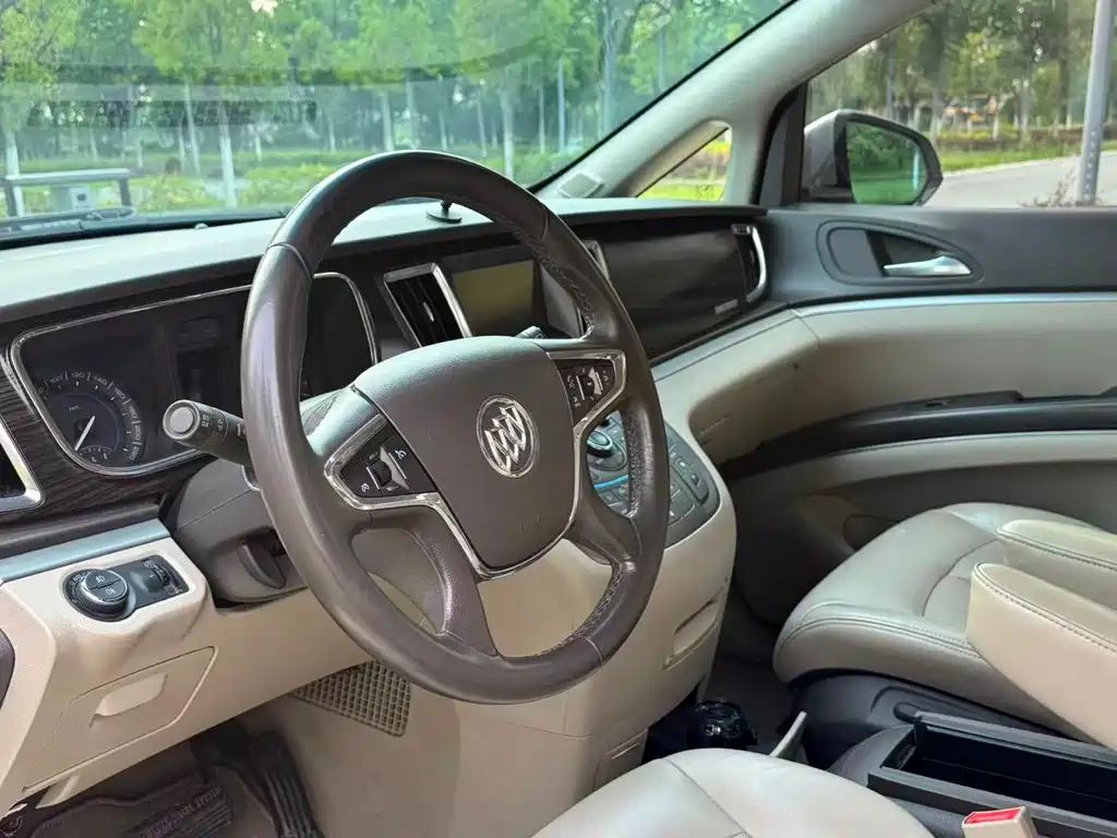 Buick GL8 2011 3.0L XT Luxury Flagship