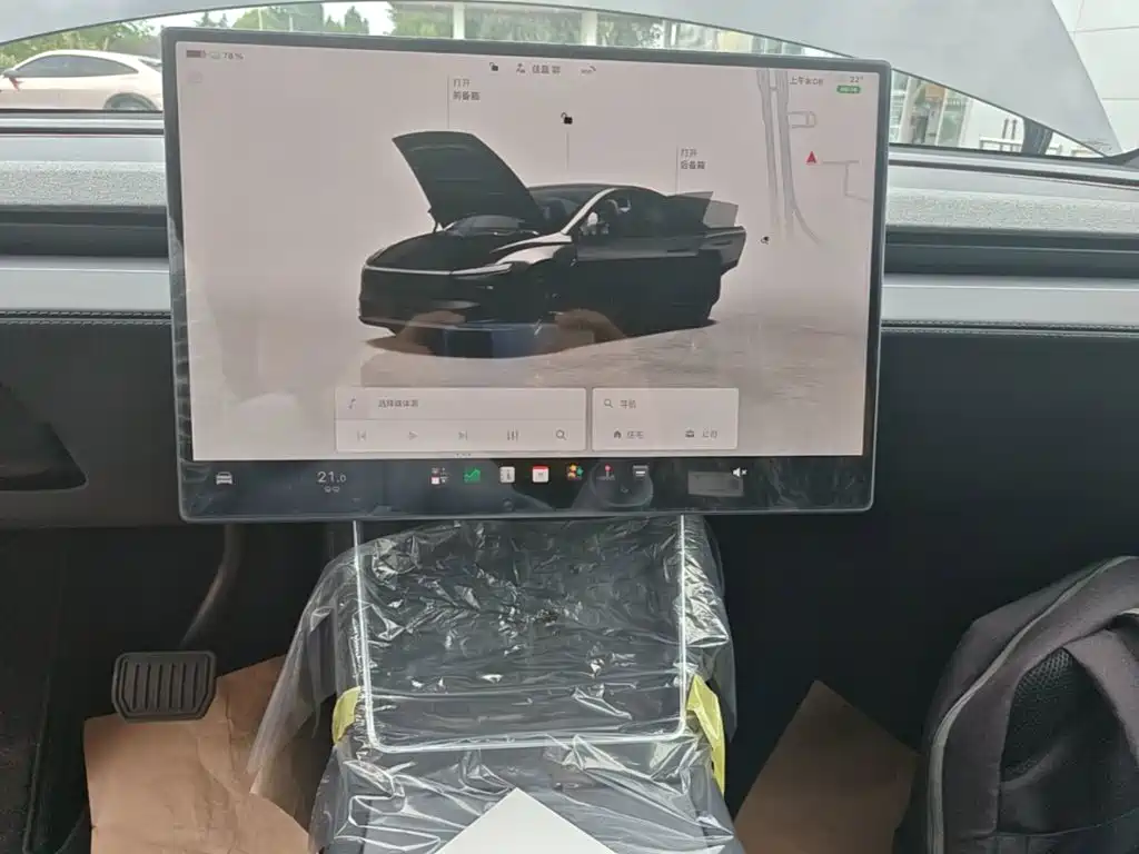 Tesla Model Y — миниатюра 13
