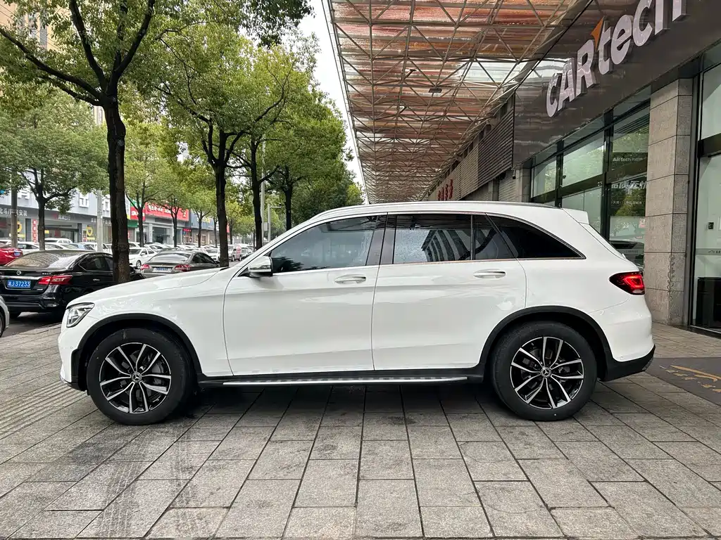 MERCEDES-BENZ GLC