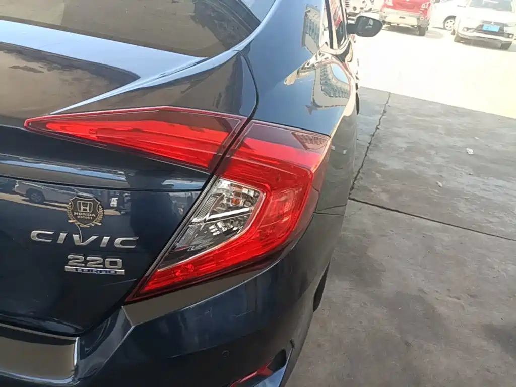 Honda Civic — миниатюра 8
