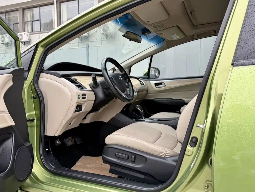 Honda Jade 2013 1.8L CVT Luxury 5 мест