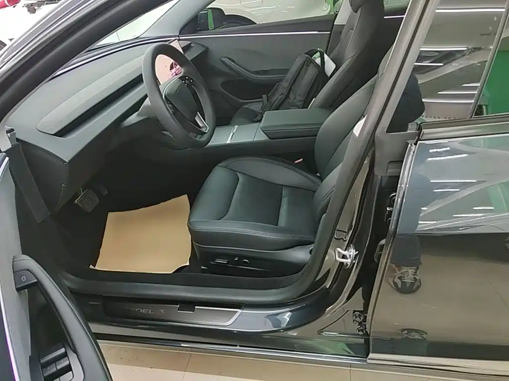 Tesla Model 3 — миниатюра 15