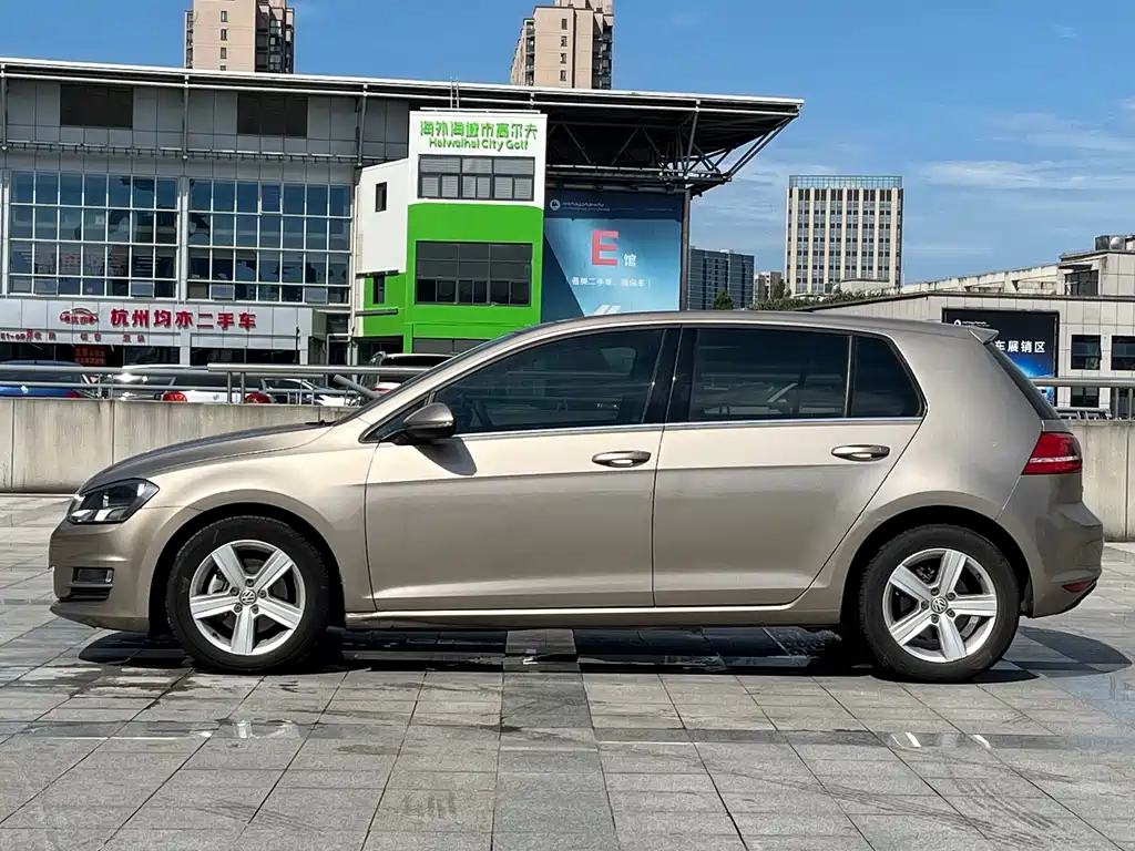 Volkswagen Golf 2015 1.6L AT Comfort