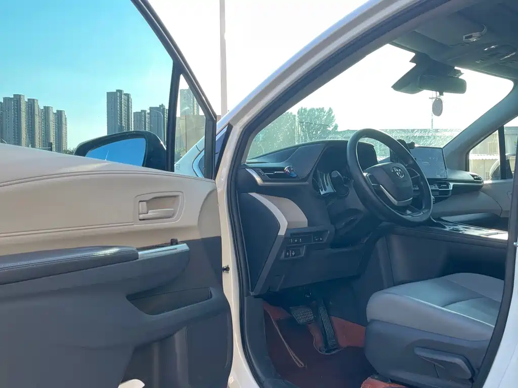 Toyota Granvia 2024 2.5L Comfort