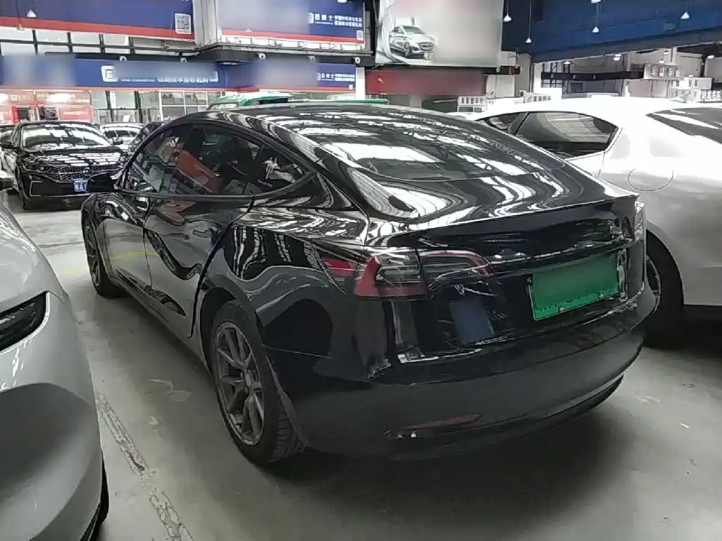 Tesla Model 3 — миниатюра 5