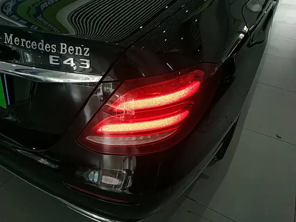 Mercedes-Benz E-Class — миниатюра 24
