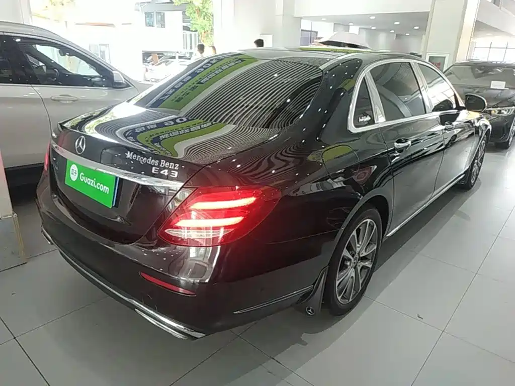 Mercedes-Benz E-Class — миниатюра 5