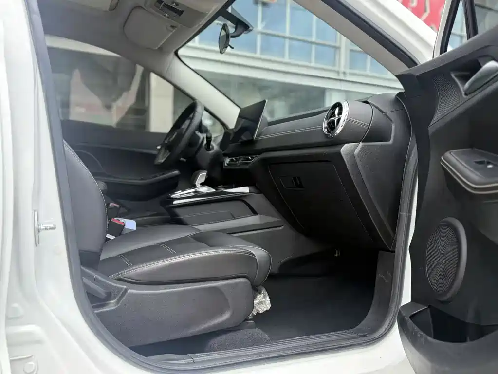 BYD Yuan EV — миниатюра 17