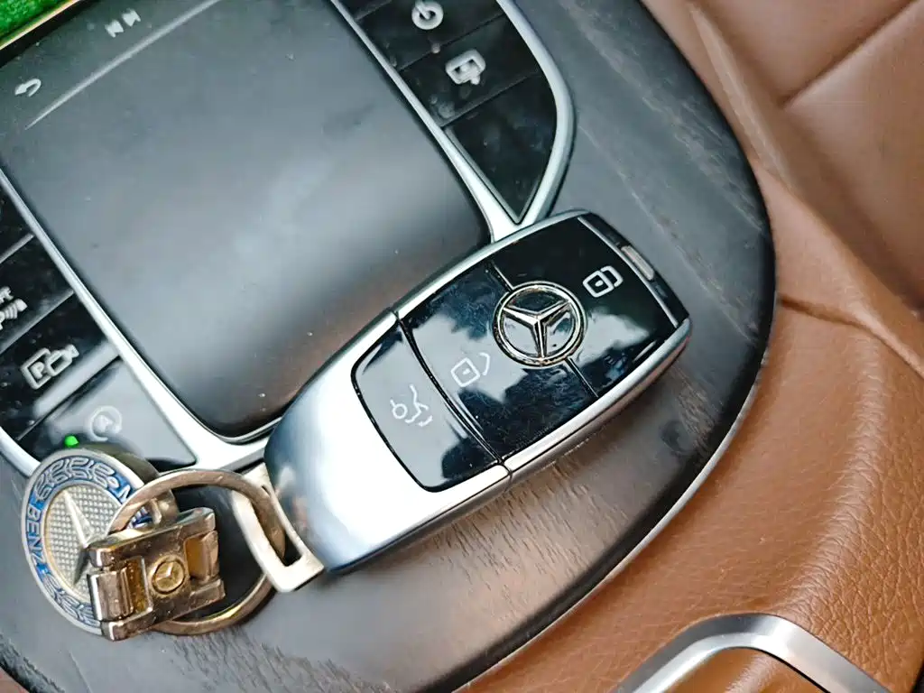 Mercedes-Benz E-Class — миниатюра 9