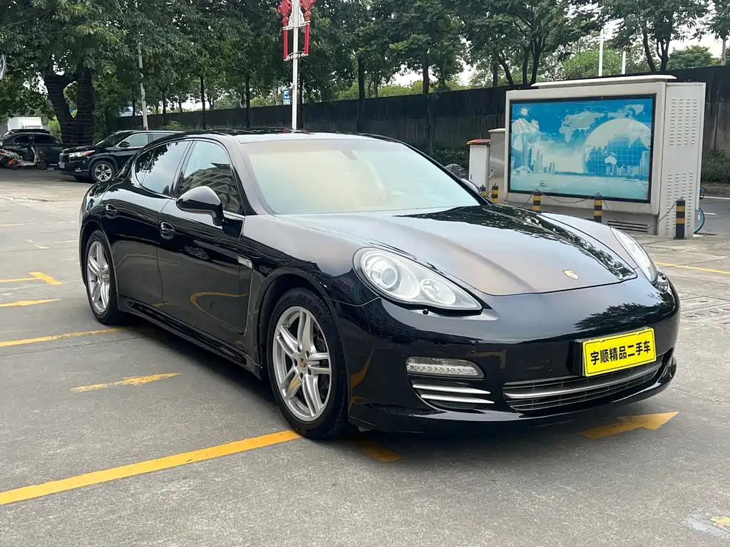 Porsche Panamera 2013 Panamera Platinum Edition 3.6L