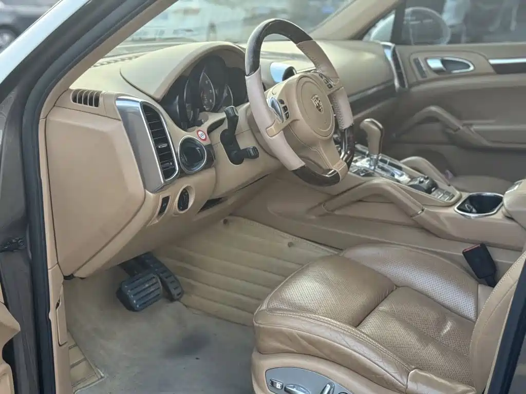 Porsche Cayenne — миниатюра 3