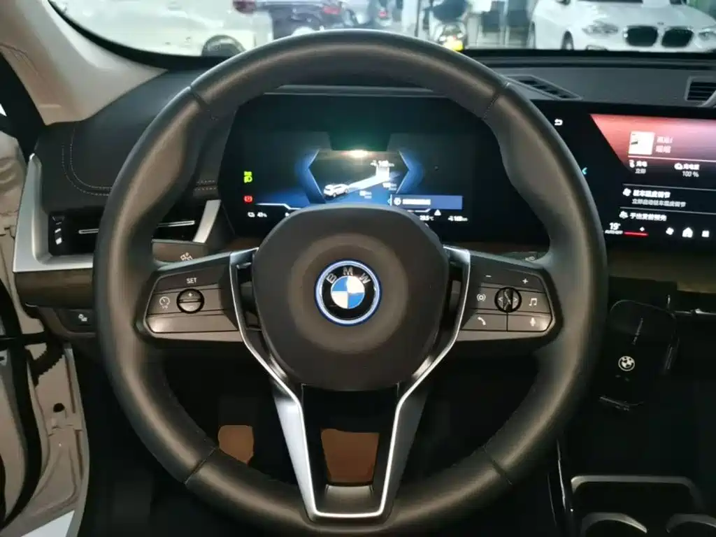 BMW iX1 — миниатюра 11