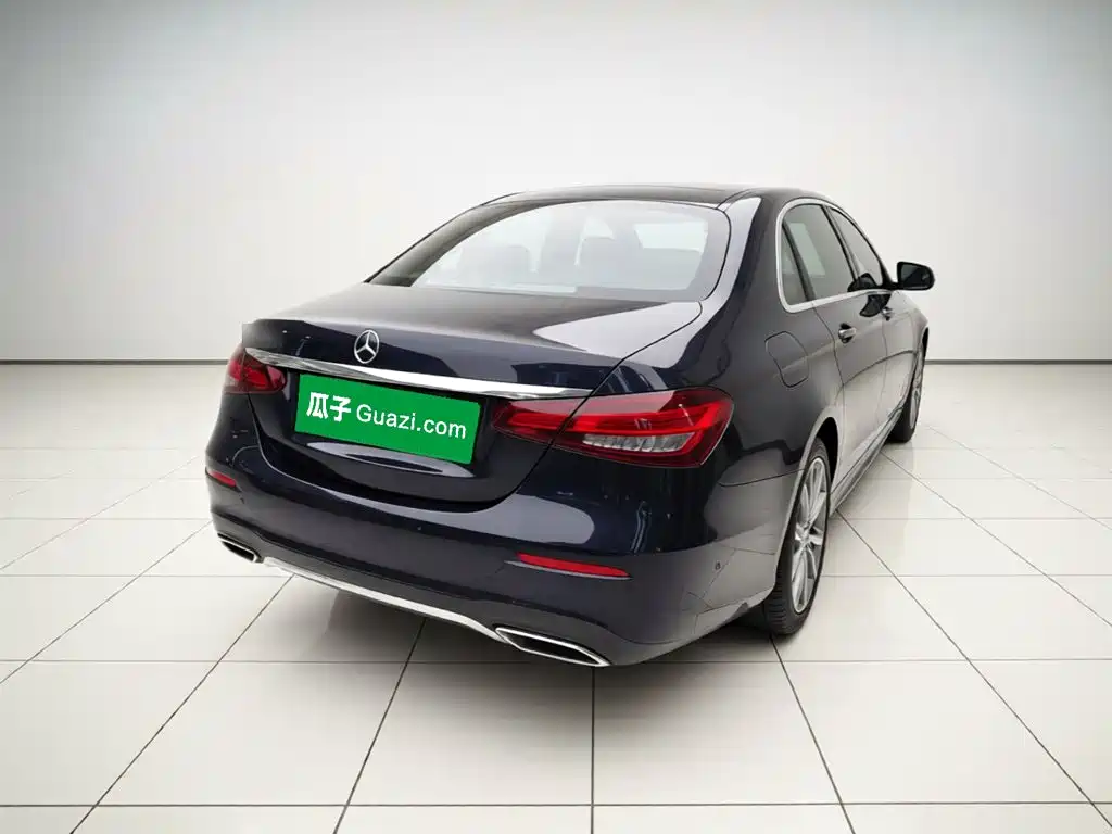 Mercedes-Benz E-Class — миниатюра 6